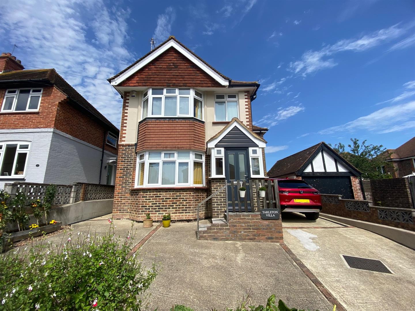 For Sale House Detached in Beechy Avenue, Eastbourne